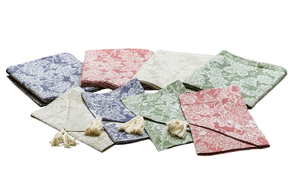 Table runner "Uva" with tassels